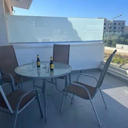 Breeze Bliss - A Radiant Coastal Appartement